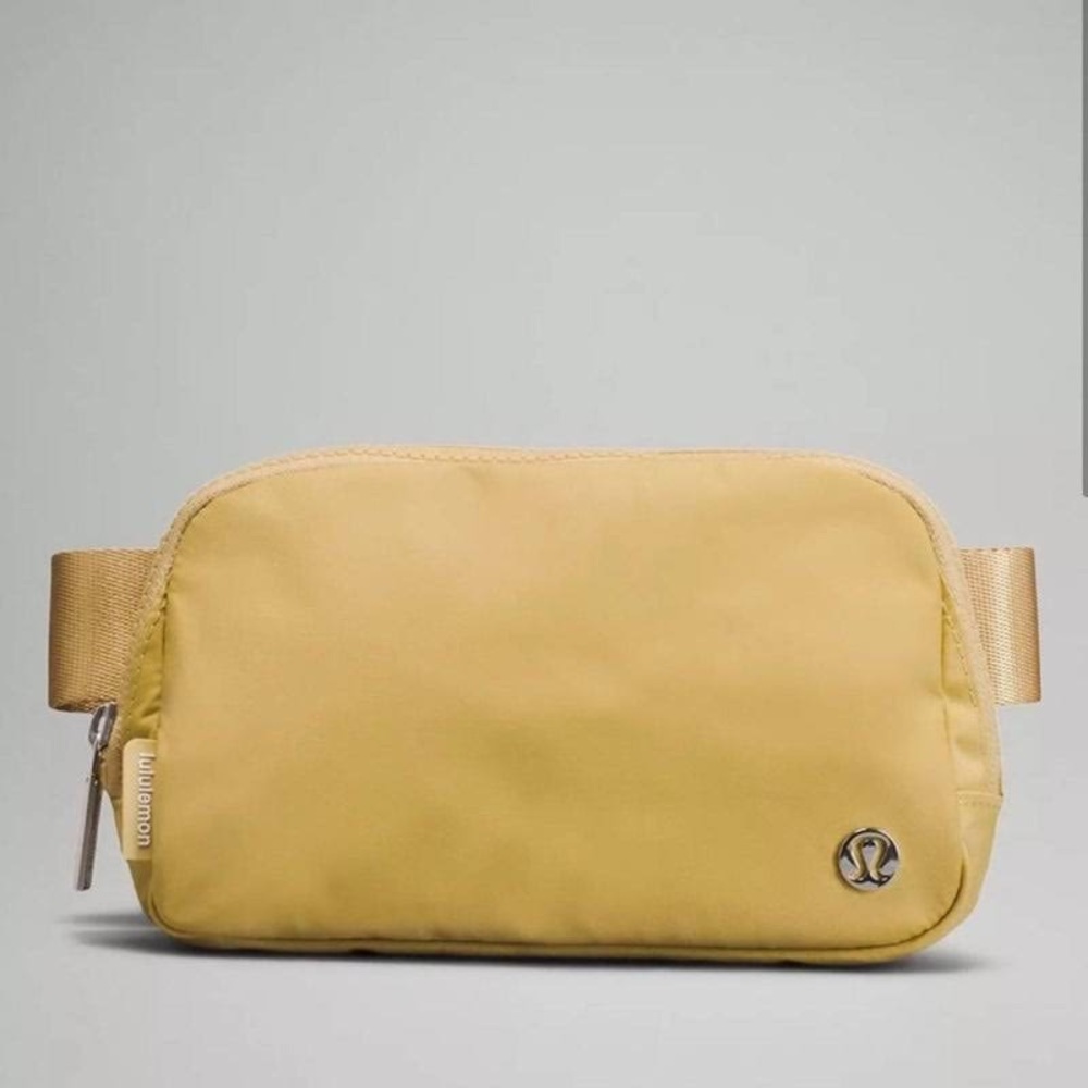 *NWT* Golden Sand Everywhere Belt Bag 🏖☀️